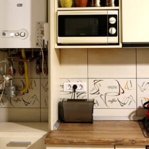 پکیج دیواری گازی نصبشده داخل کابینت آشپزخانه
